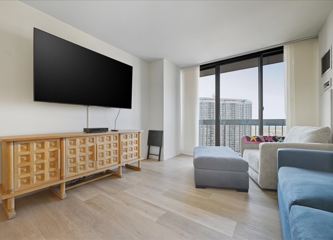 North Shore Towers Apt.