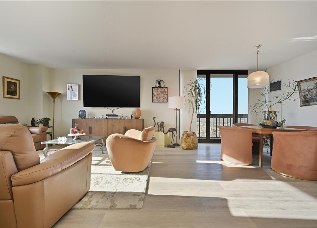 North Shore Towers Apt.