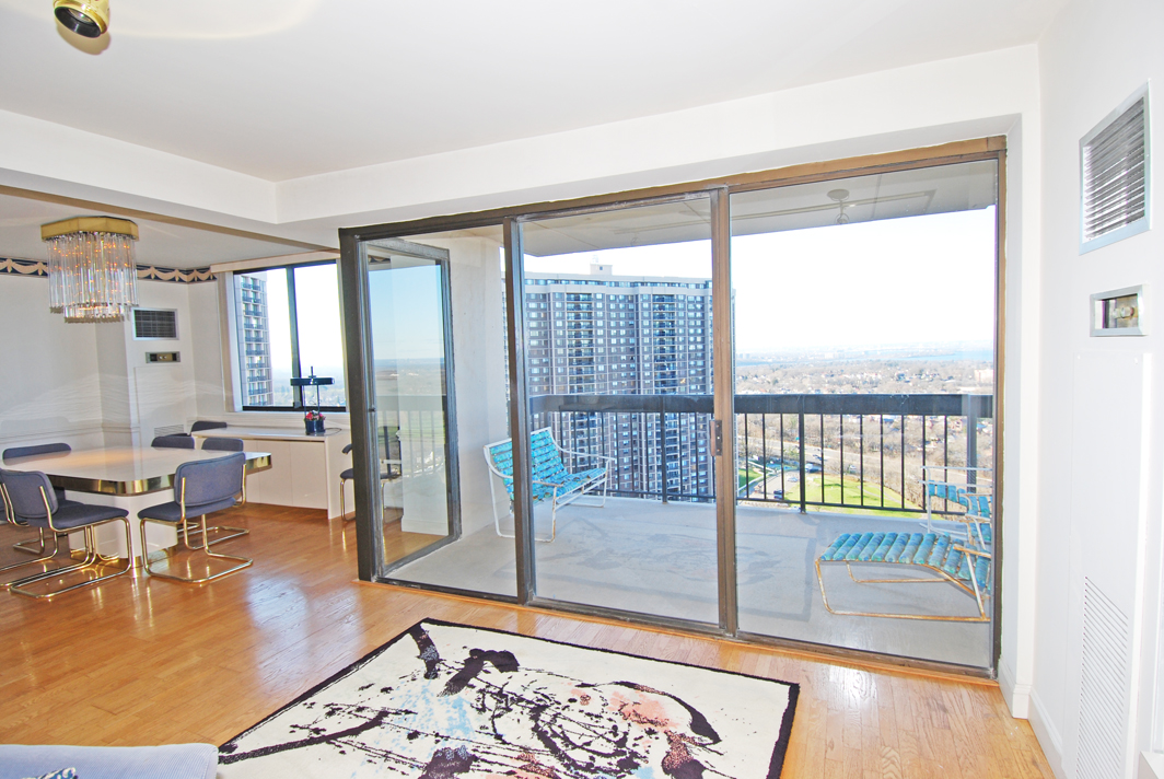 North Shore Towers Apartment