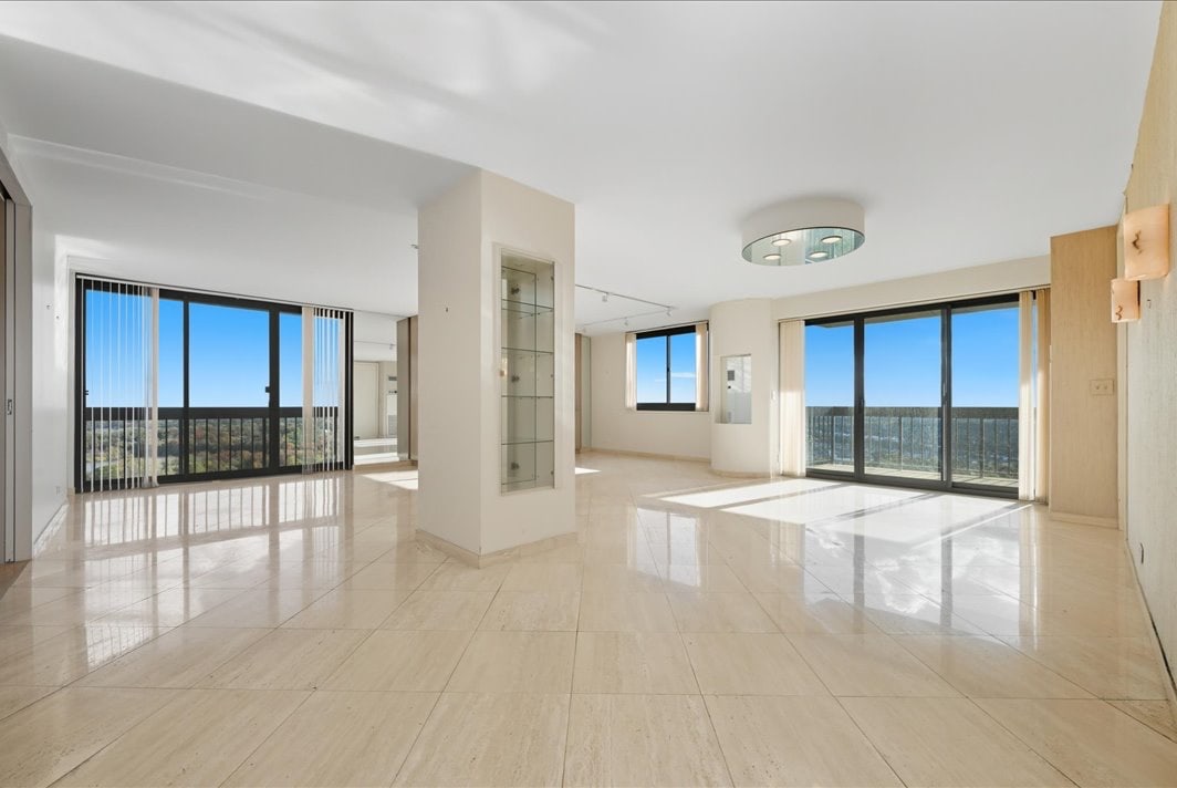 North Shore Towers Apt. 