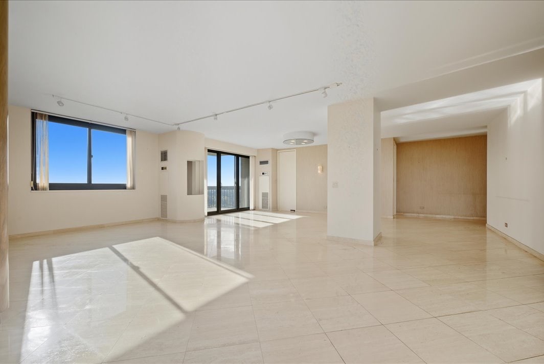 North Shore Towers Apt.