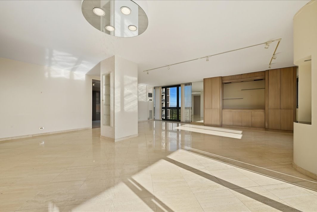 North Shore Towers Apt.