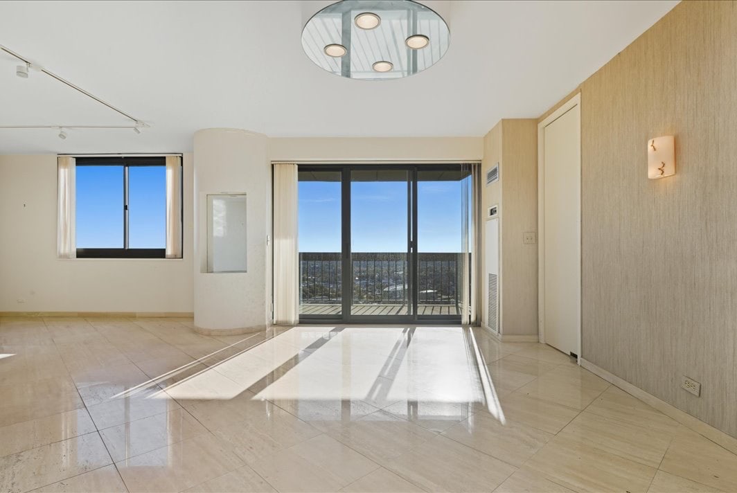 North Shore Towers Apt.