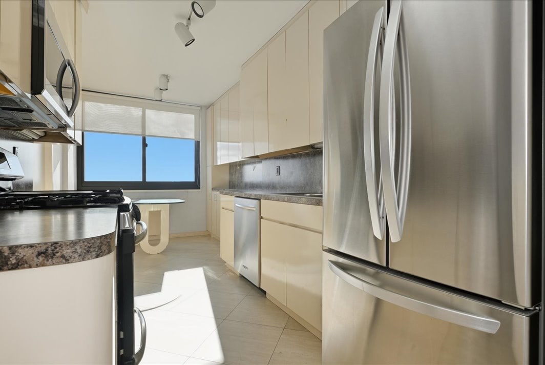 North Shore Towers Apt.