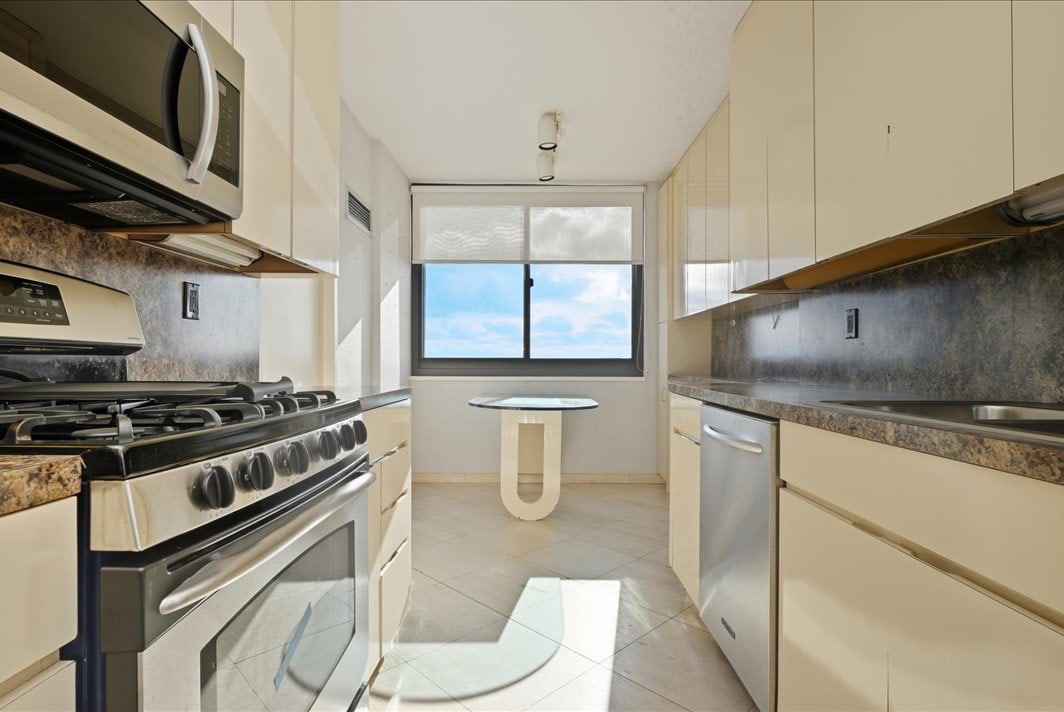 North Shore Towers Apt.