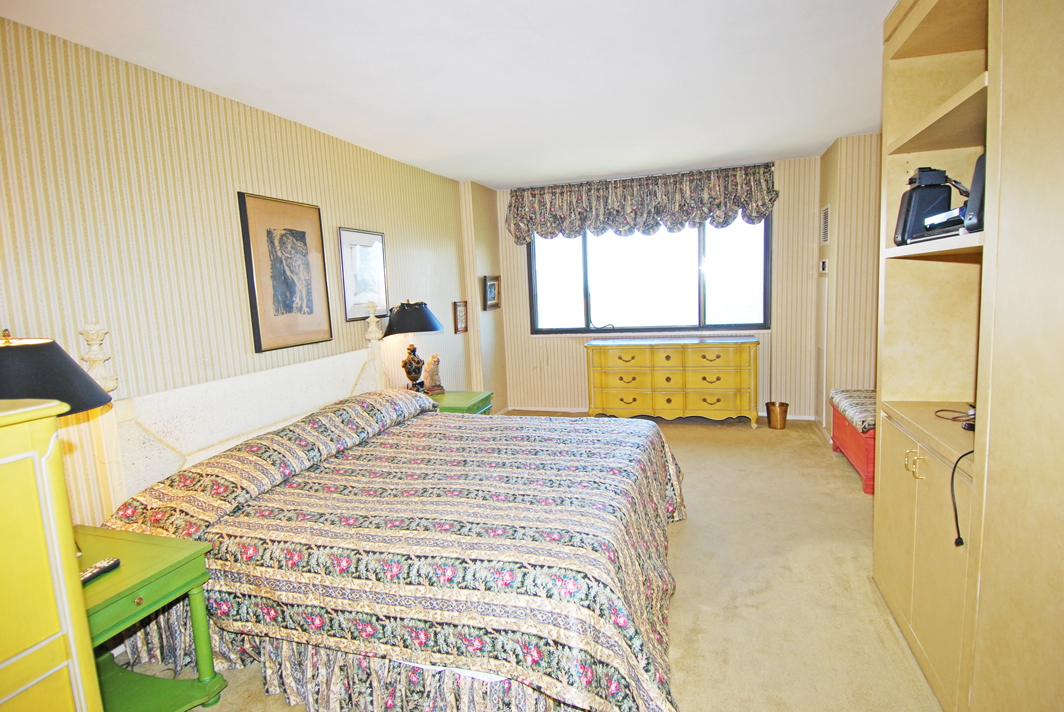 North Shore Towers Apartment