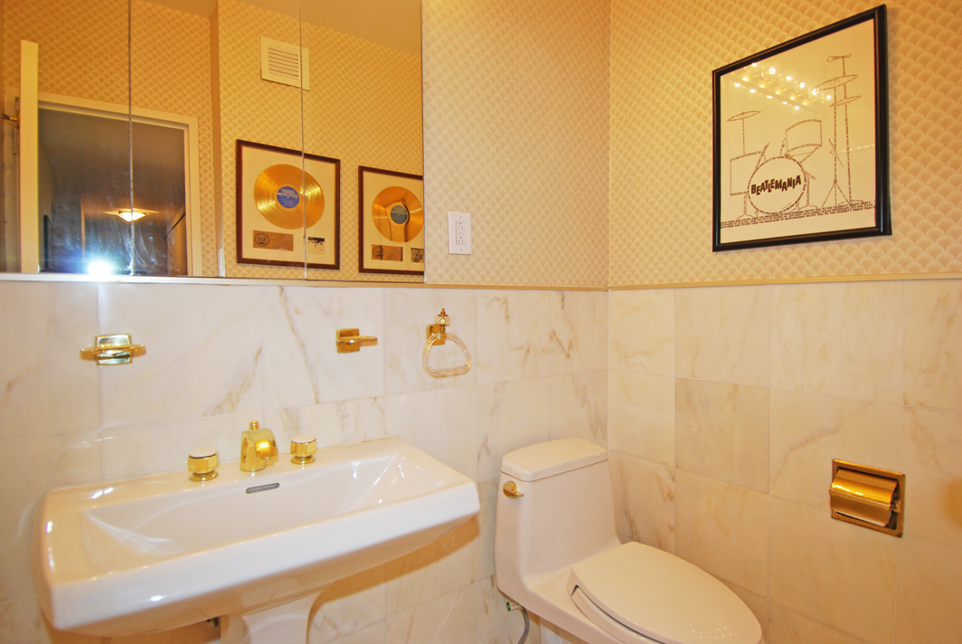 North Shore Towers Apartment