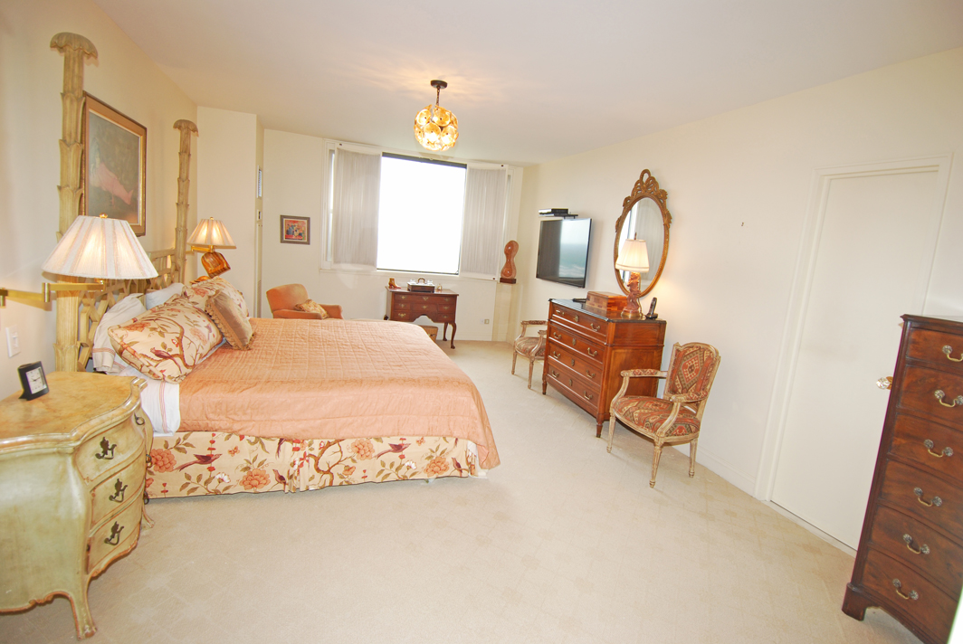 North Shore Towers Apartment