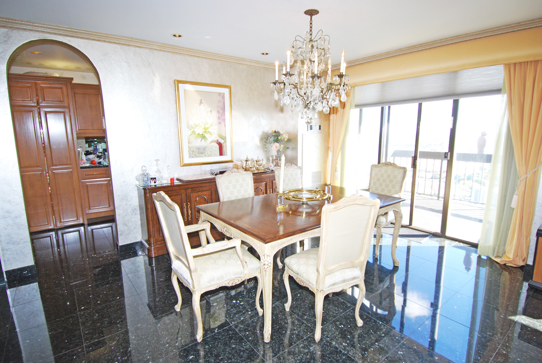 North Shore Towers 3 Bedroom Apartment