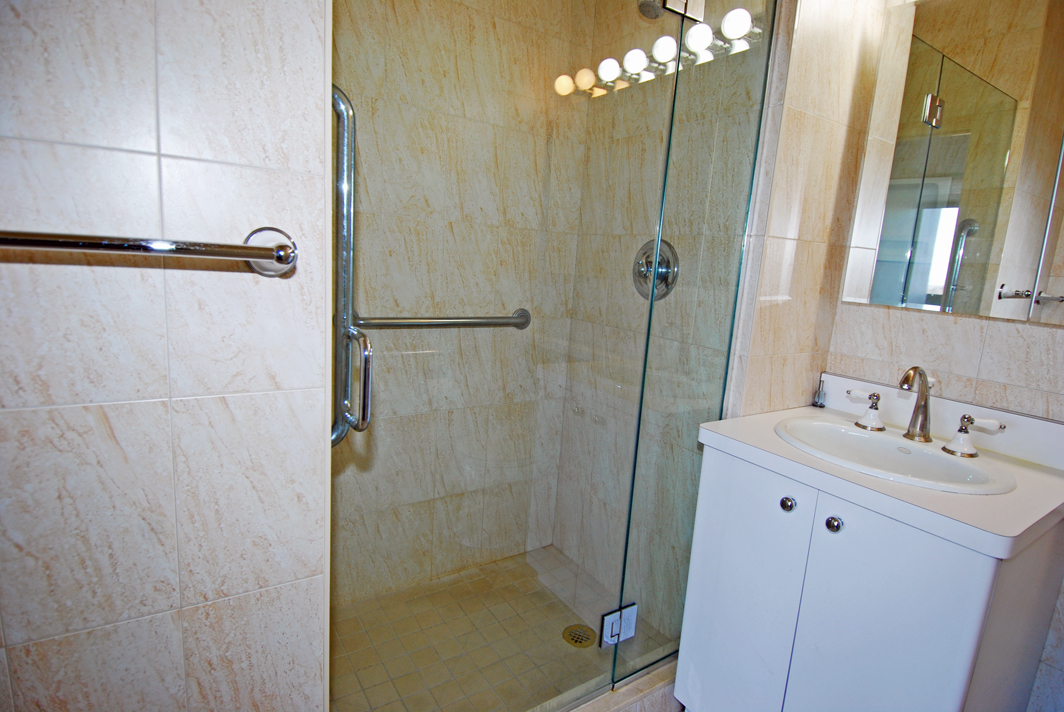 North Shore Towers Apt.