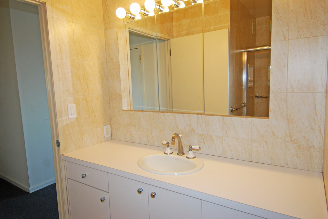 North Shore Towers Apt.