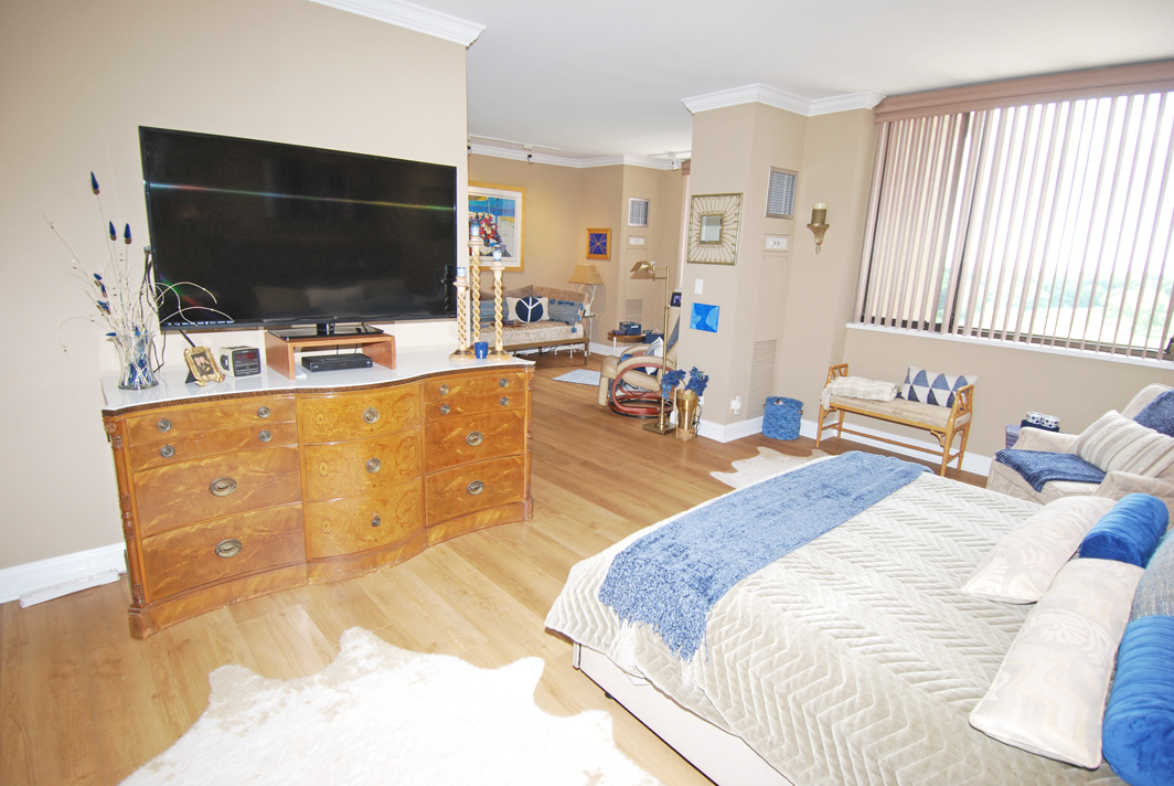 North Shore Towers Apartment