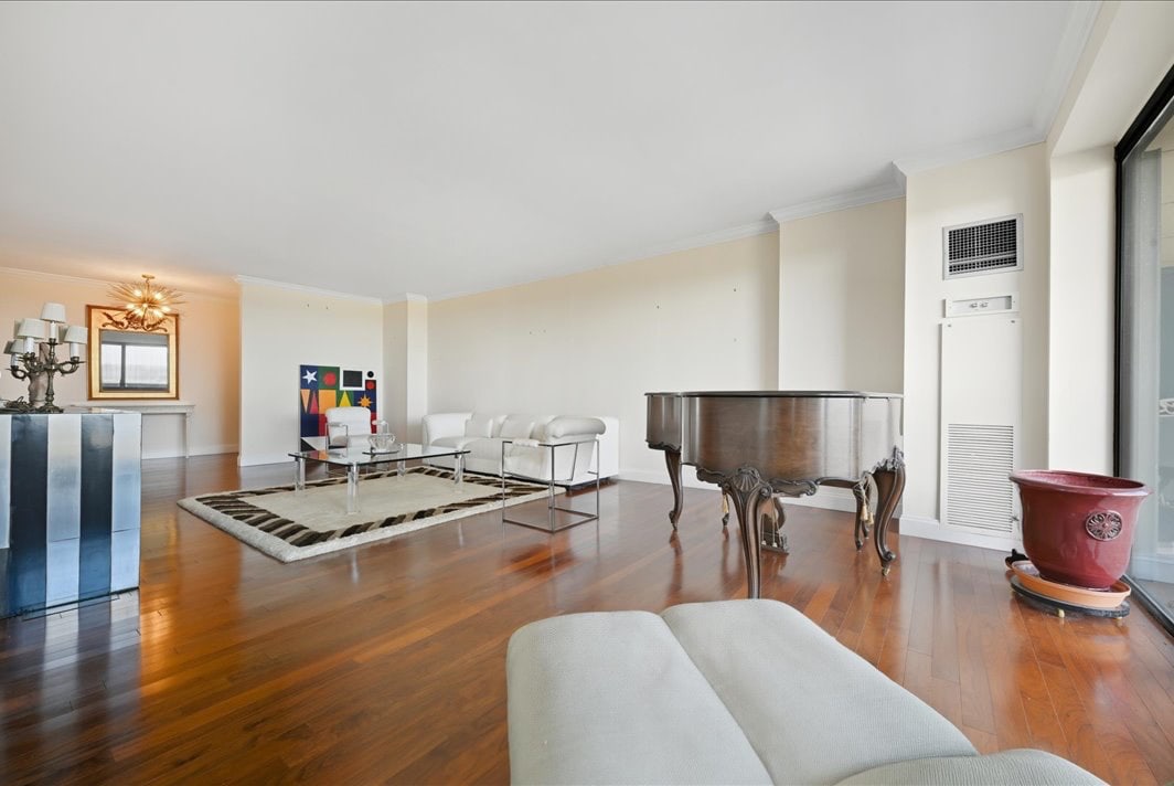 North Shore Towers Apt.