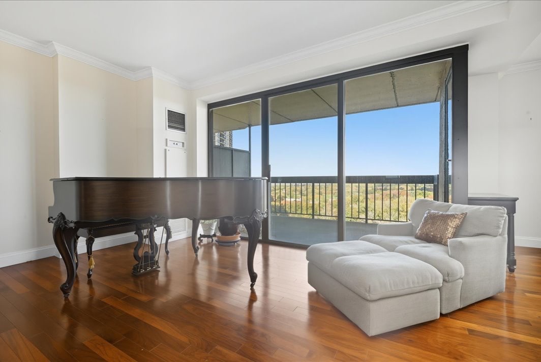 North Shore Towers Apt.