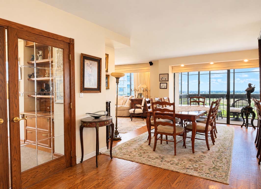 North Shore Towers Apt.
