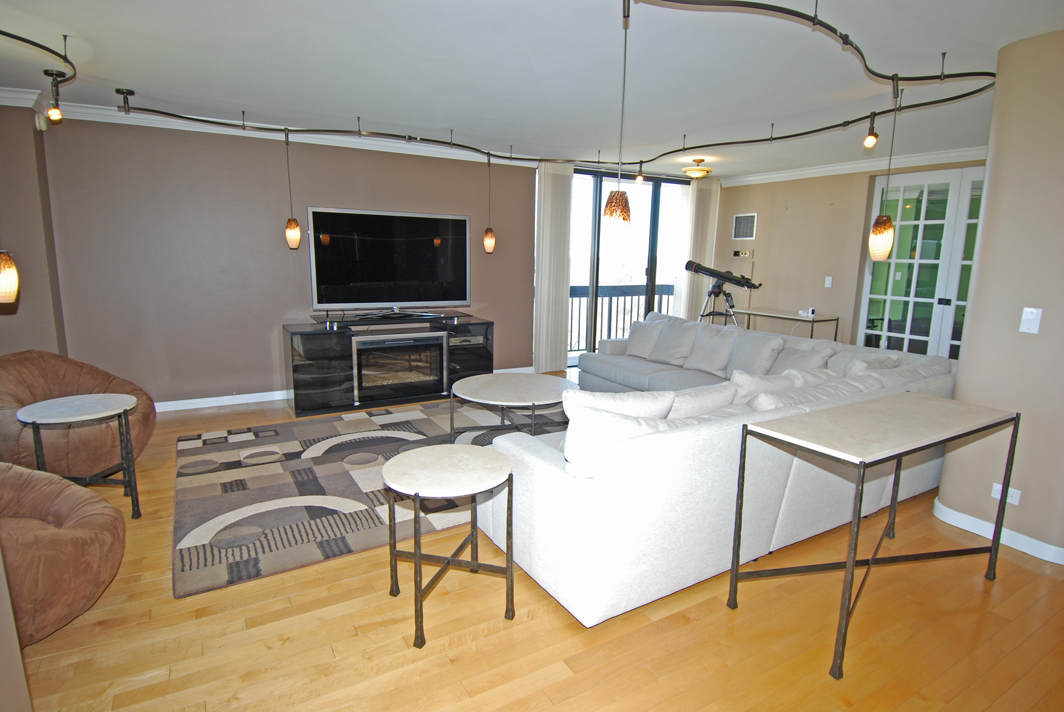 North Shore Towers Apartment