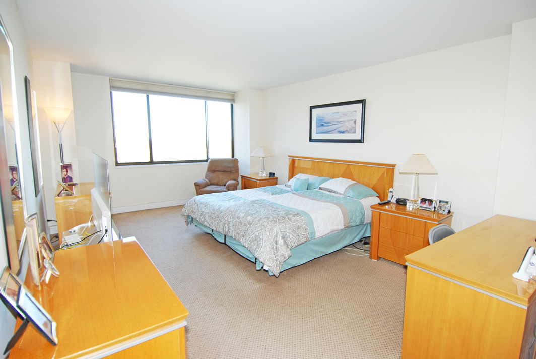 North Shore Towers Apartment