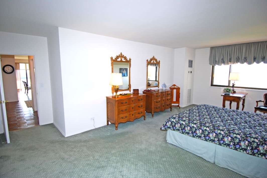 North Shore Towers Apt.