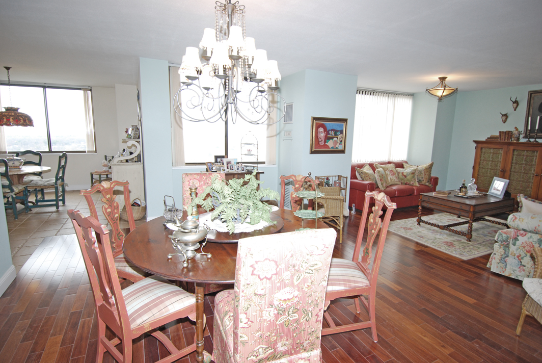 North Shore Towers Apt.