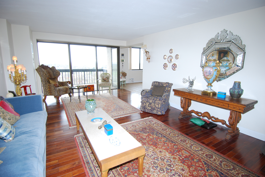 North Shore Towers Apt.