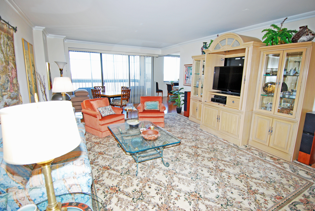 North Shore Towers Apartment