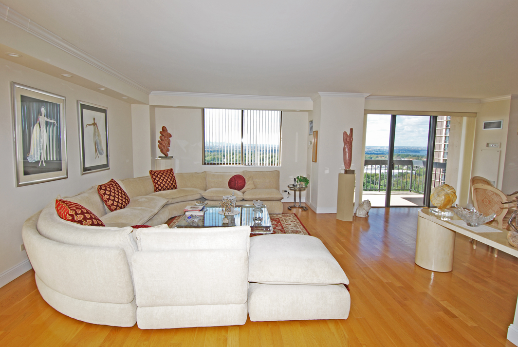 North Shore Towers Apartment