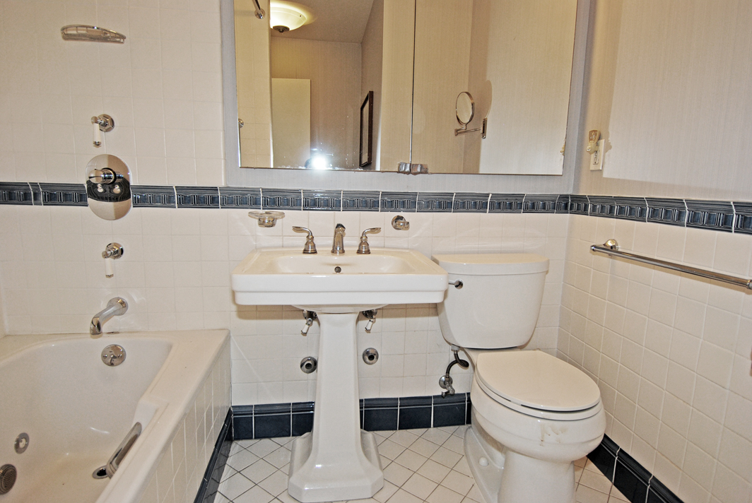 North Shore Towers Apartment