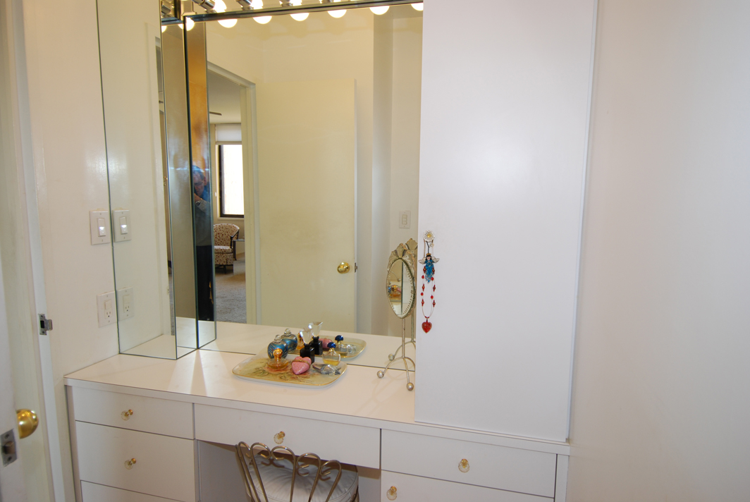 North Shore Towers Apartment