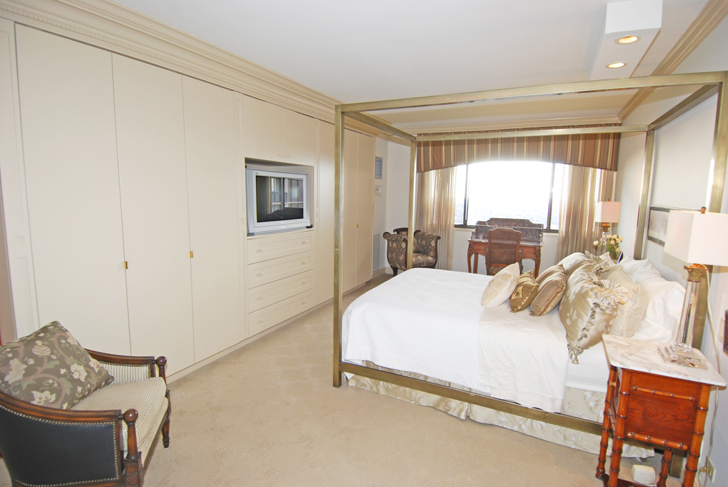 North Shore Towers Apartment