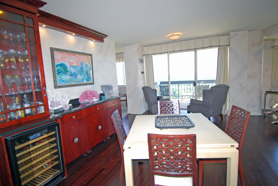 North Shore Towers Apartment