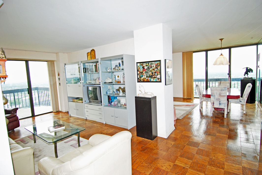 North Shore Towers Apartment