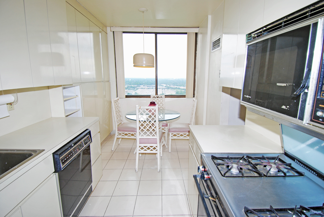 North Shore Towers Apartment