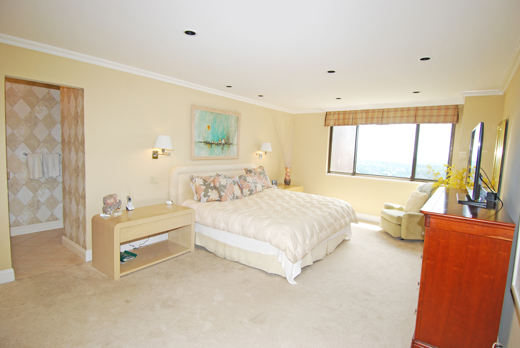 North Shore Towers Apartment