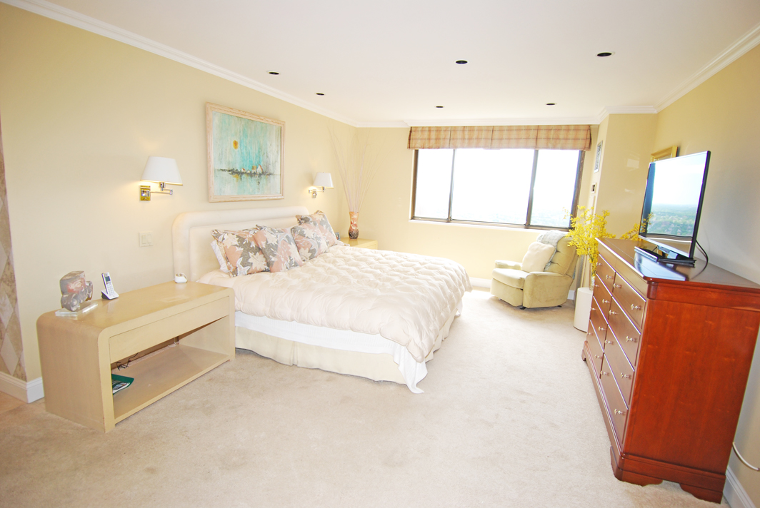 North Shore Towers Apartment