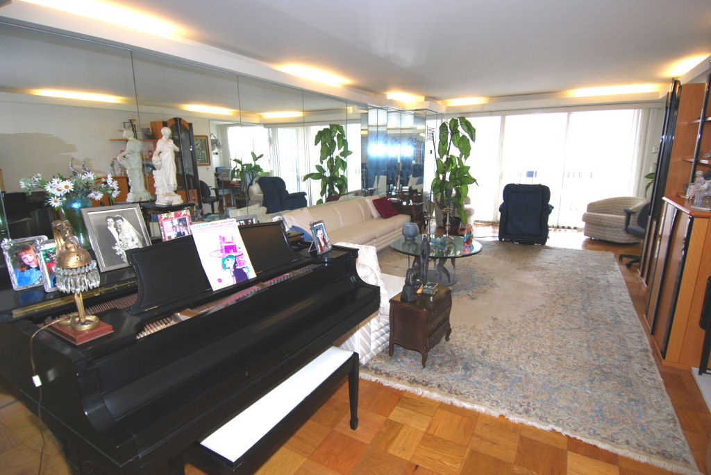 North Shore Towers Apartment