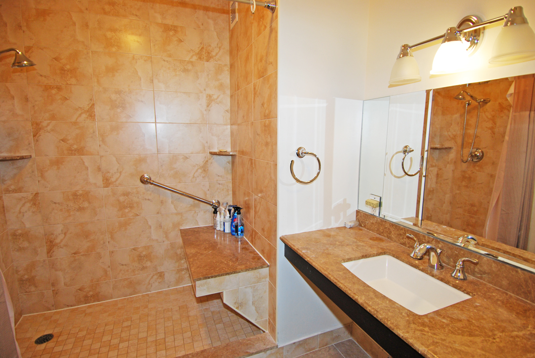 North Shore Towers Apt.