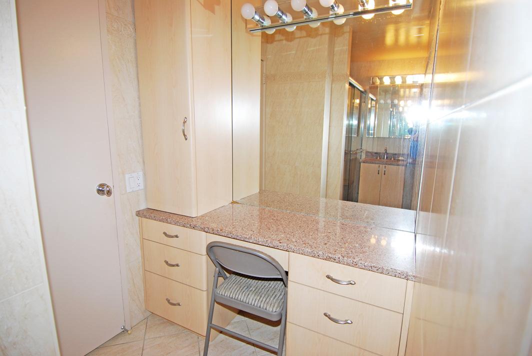 North Shore Towers Apt.