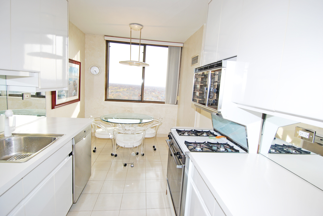 North Shore Towers Apt.