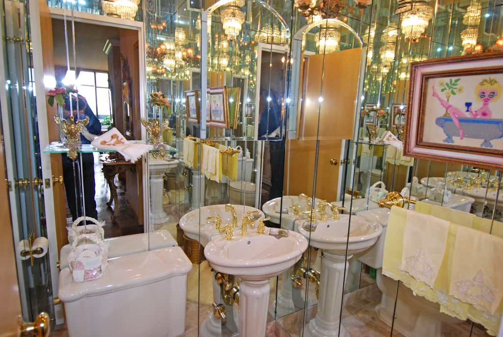 North Shore Towers Apartment