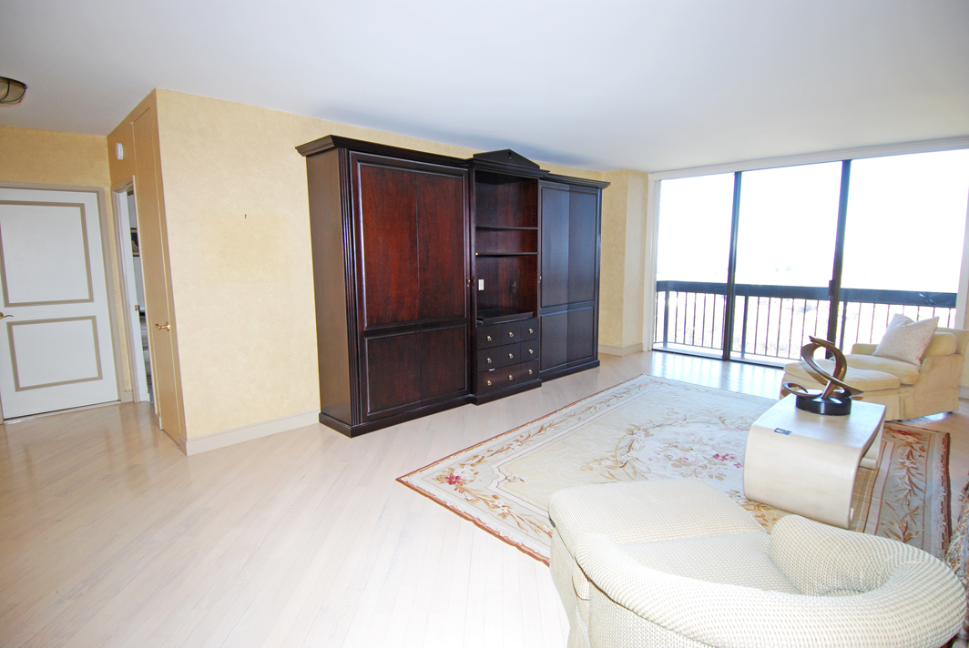 North Shore Towers Apartment