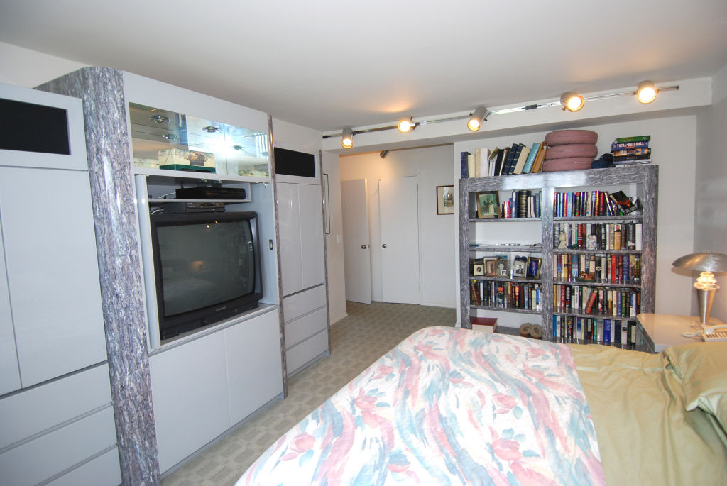 North Shore Towers Apartment