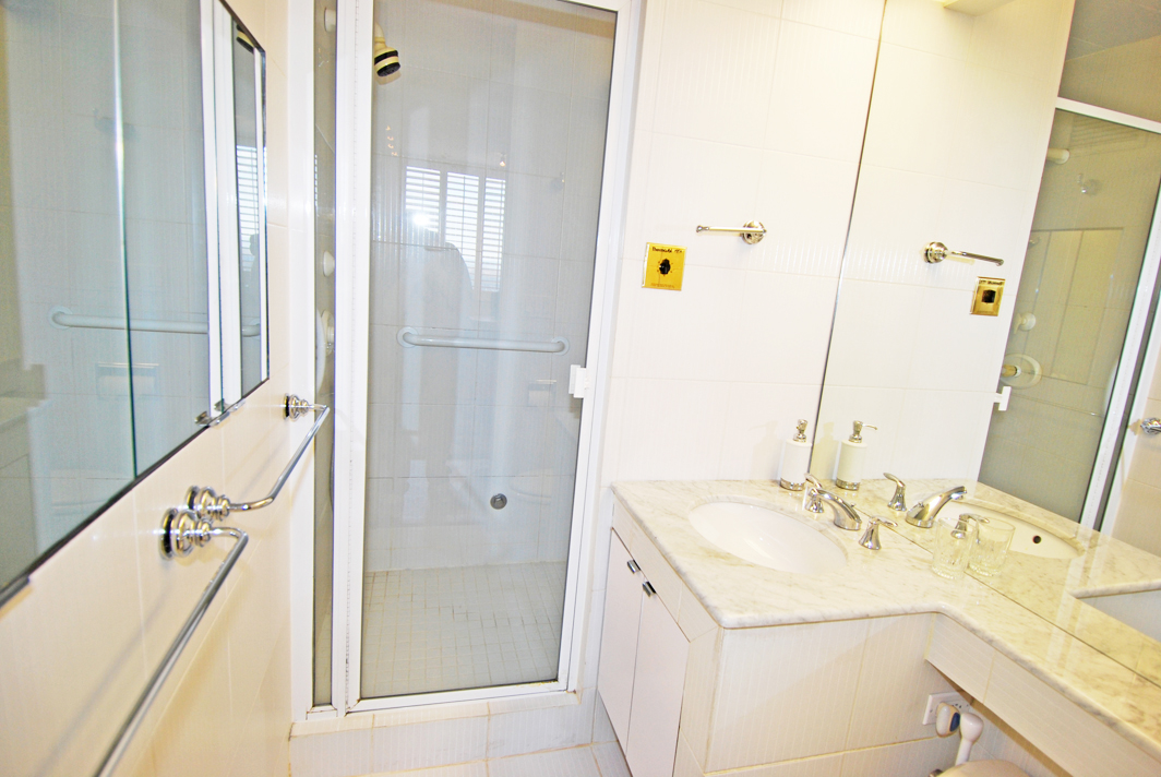 North Shore Towers Apartment