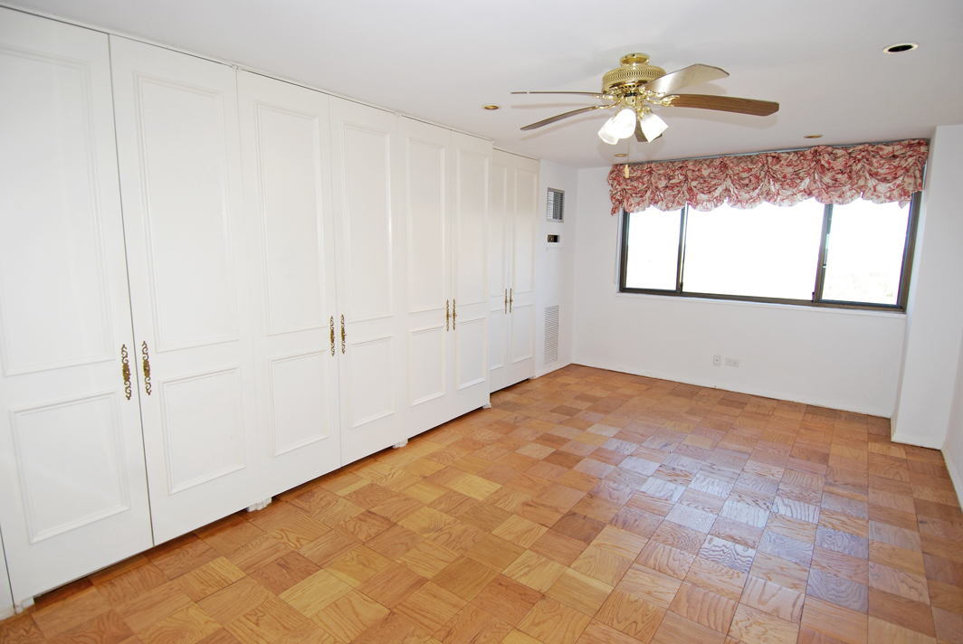 North Shore Towers Apartment