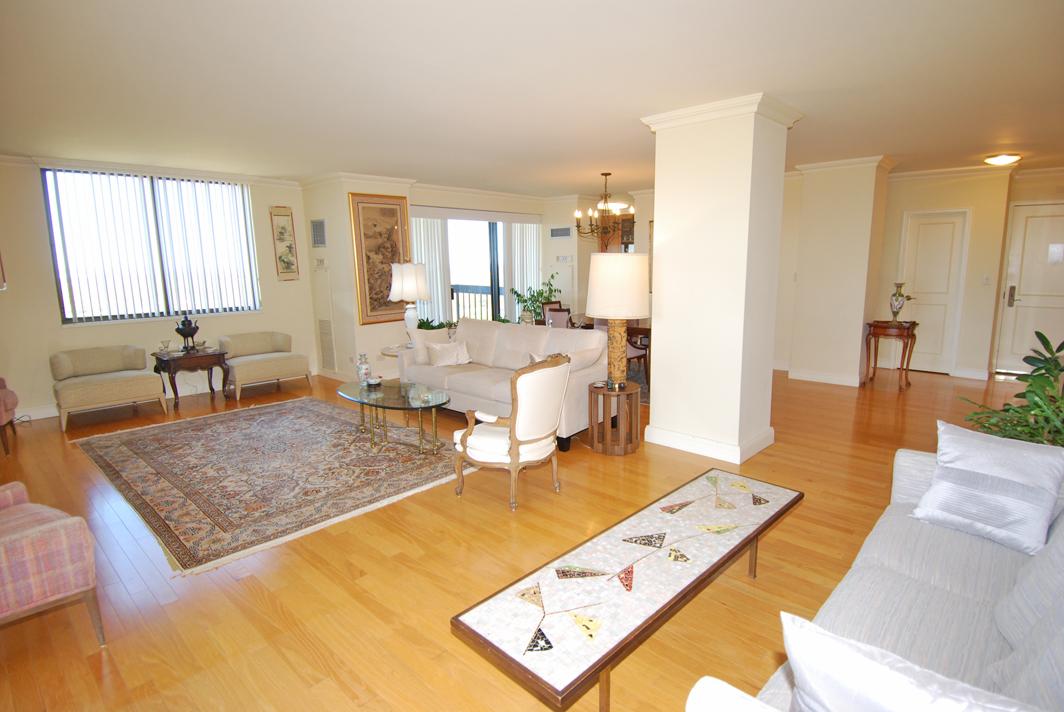 North Shore Towers Apt.