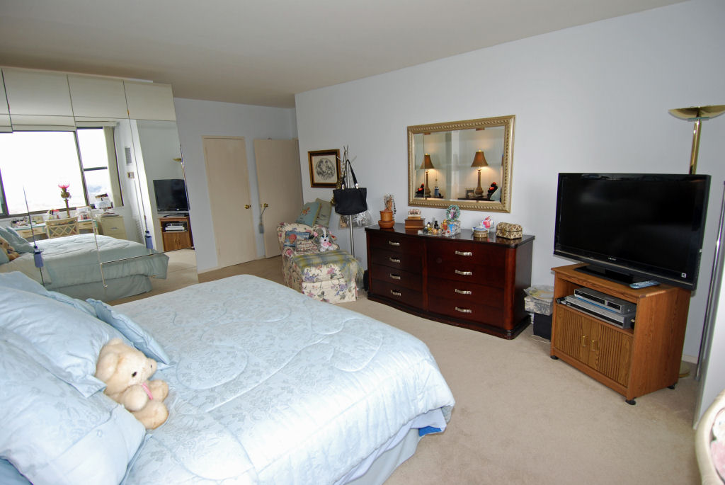 North Shore Towers Apt.
