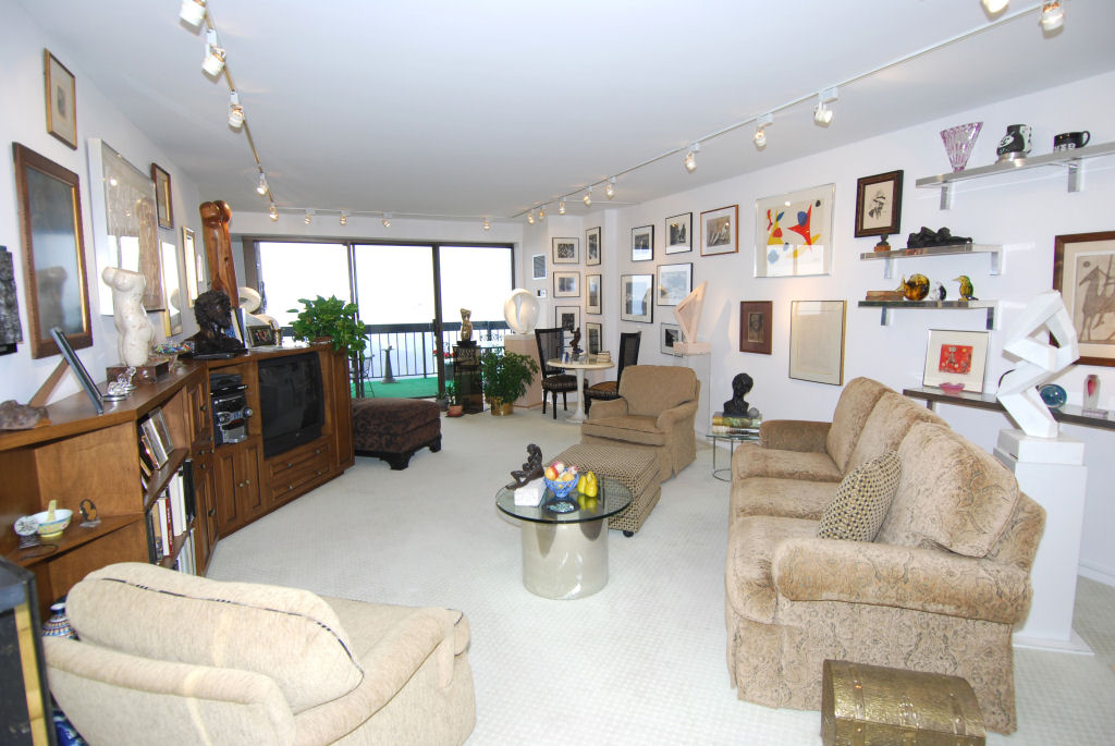 North Shore Towers Apartment