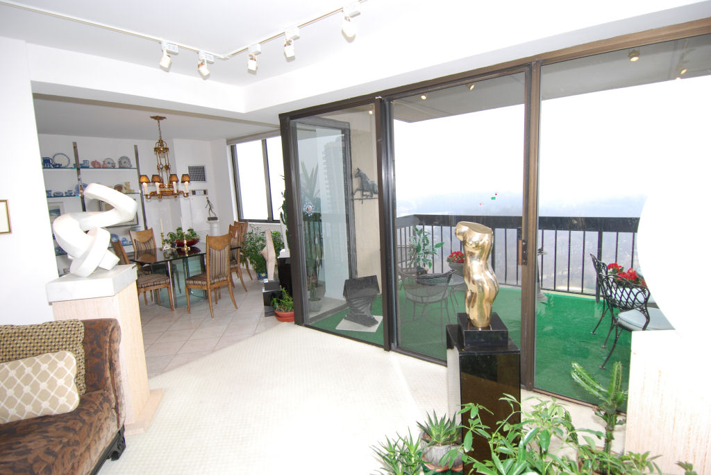 North Shore Towers Apartment