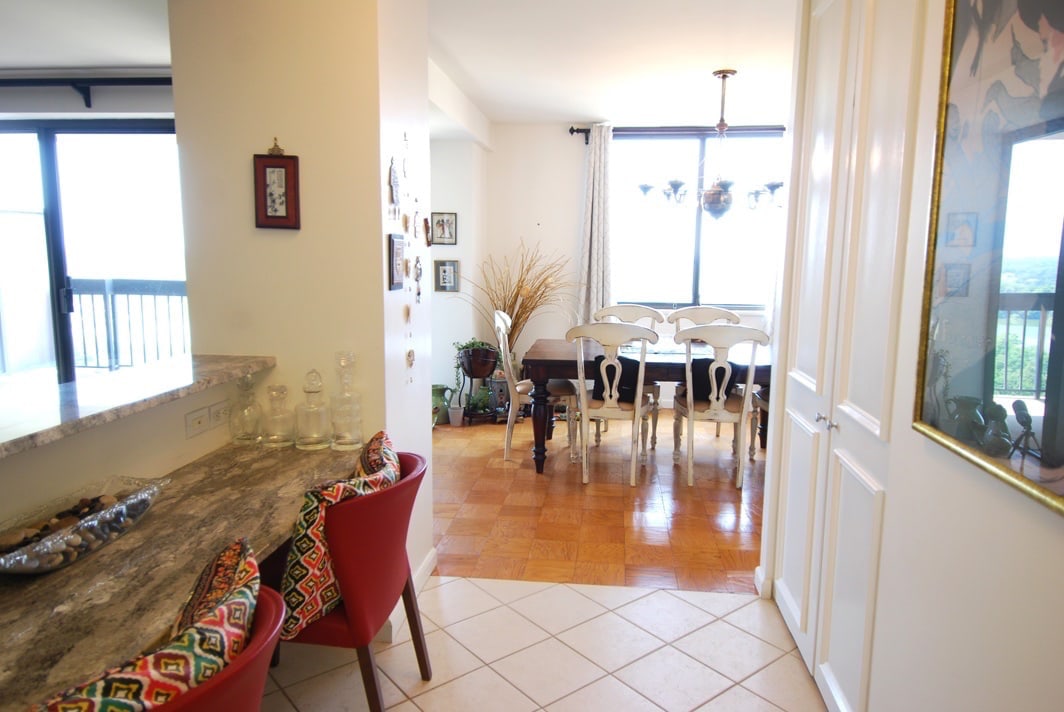 North Shore Towers Apt.