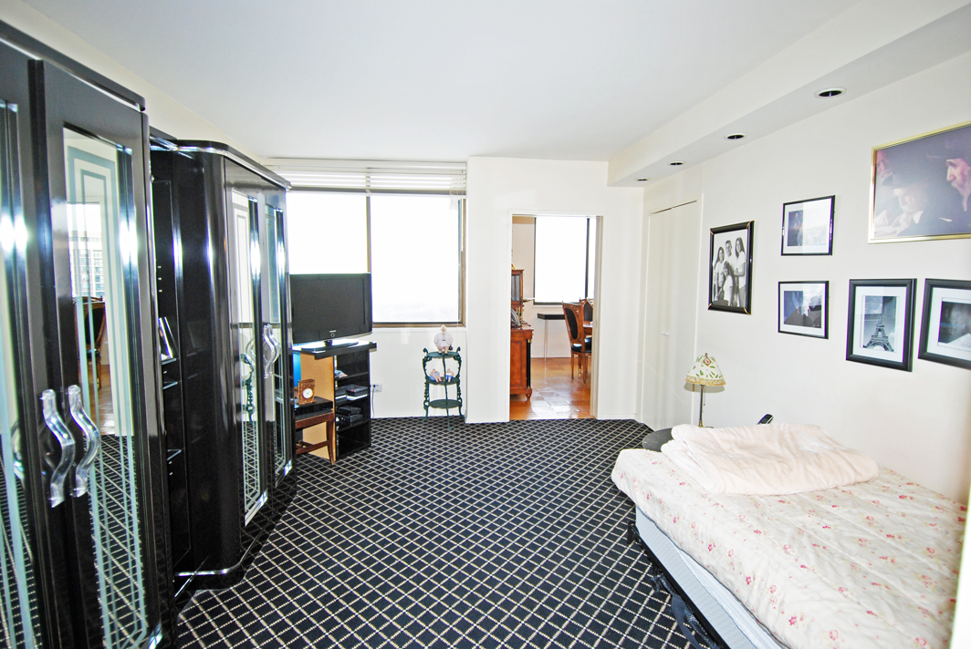 North Shore Towers Apartment