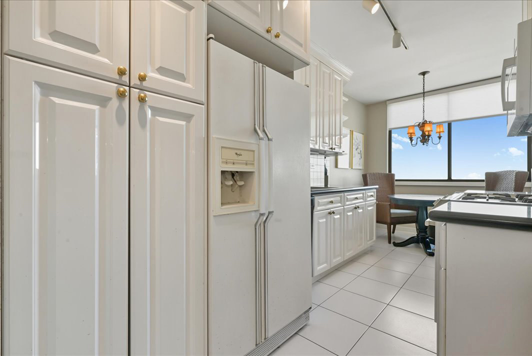 North Shore Towers Apt.